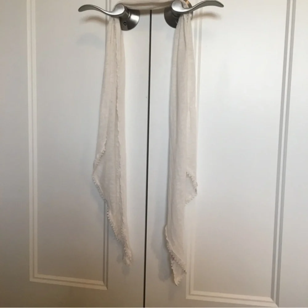 Girls size 12  Justice off white scarf